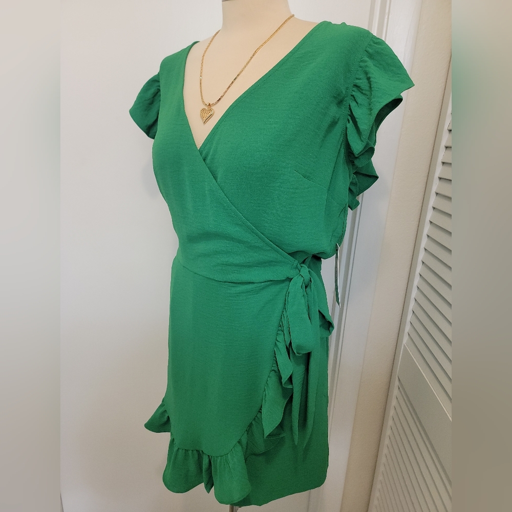$9 EMMA & MICHELE GREEN ROMPER NWT - Picture 3 of 4